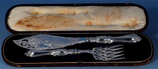 A cased set of early Victorian silver fish servers, knife 330mm.